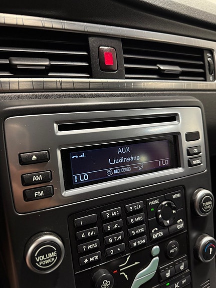 Volvo XC70 15 of 22