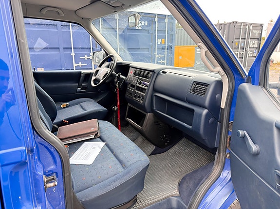 Volkswagen Caravelle 13 of 22