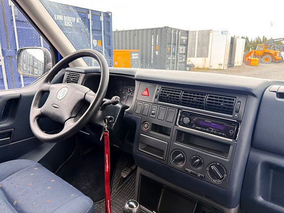 Volkswagen Caravelle 12 of 22