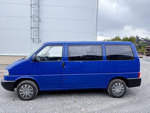 Volkswagen Caravelle 2 of 22