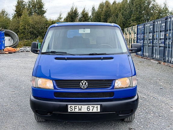 Volkswagen Caravelle 8 of 22