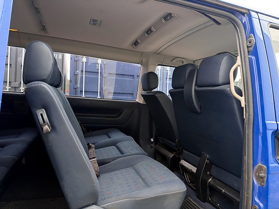 Volkswagen Caravelle 11 of 22