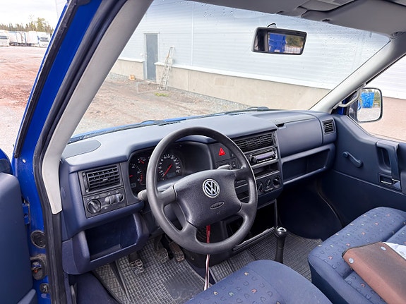 Volkswagen Caravelle 10 of 22