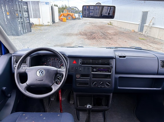 Volkswagen Caravelle 18 of 22