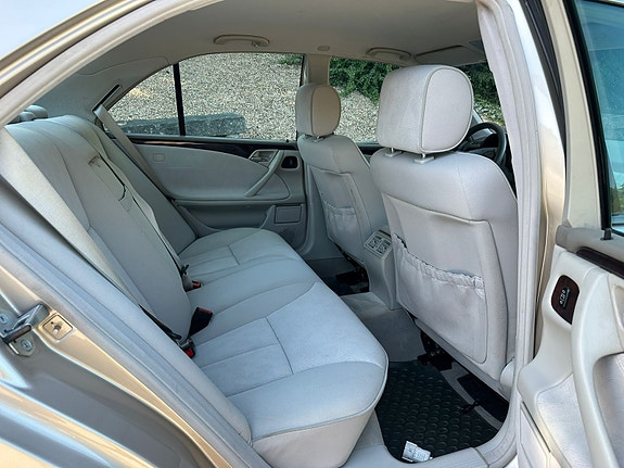 Mercedes-Benz E240 8 of 11