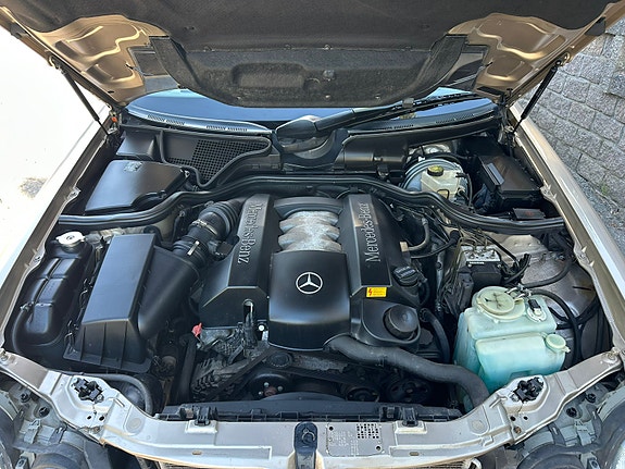 Mercedes-Benz E240 11 of 11