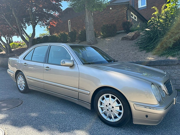 Mercedes-Benz E240 2 of 11