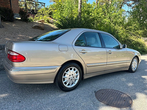 Mercedes-Benz E240 3 of 11