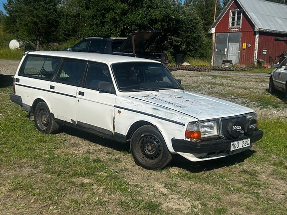 Volvo 240 2 of 2