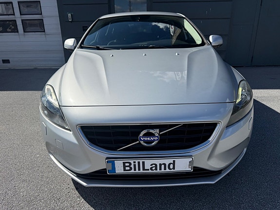 Volvo V40 2 of 13