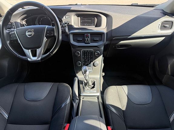 Volvo V40 9 of 13