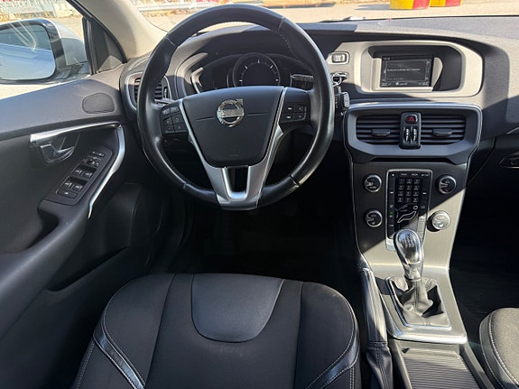 Volvo V40 8 of 13