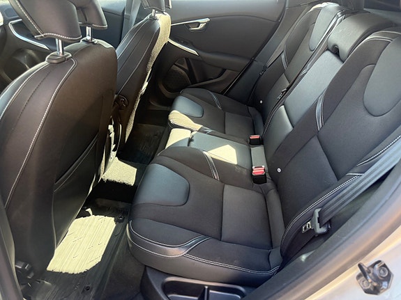 Volvo V40 12 of 13