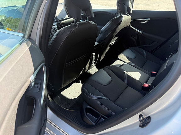 Volvo V40 11 of 13