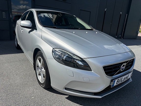 Volvo V40 3 of 13