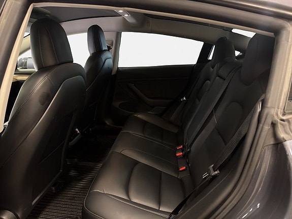Tesla Model 3 17 of 25