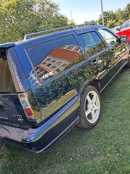 Volvo V70 3 of 4