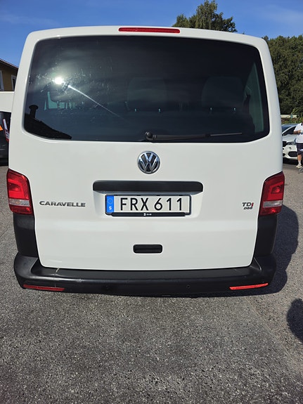 Volkswagen Caravelle 3 of 15