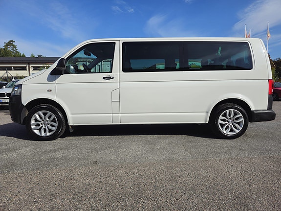 Volkswagen Caravelle 5 of 15
