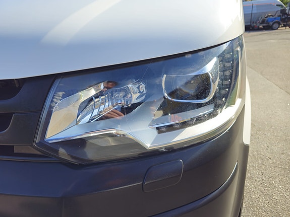 Volkswagen Caravelle 9 of 15