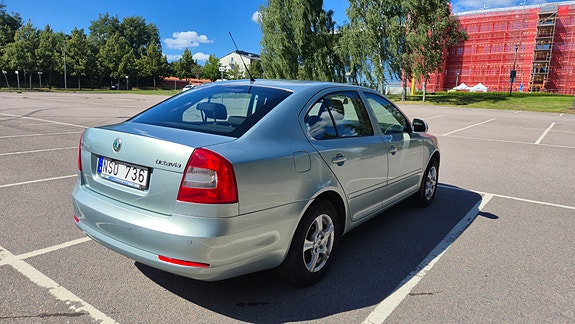 Skoda Octavia 2 of 8