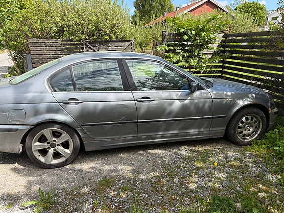 BMW 320i 6 of 6