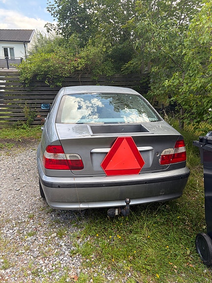 BMW 320i 2 of 2