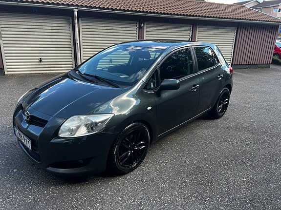 Toyota Auris 7 of 14