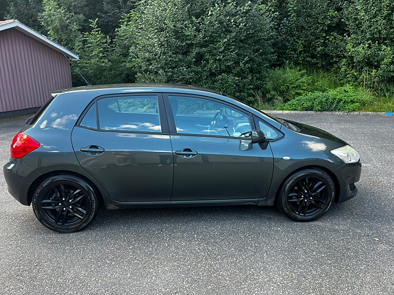 Toyota Auris 11 of 14