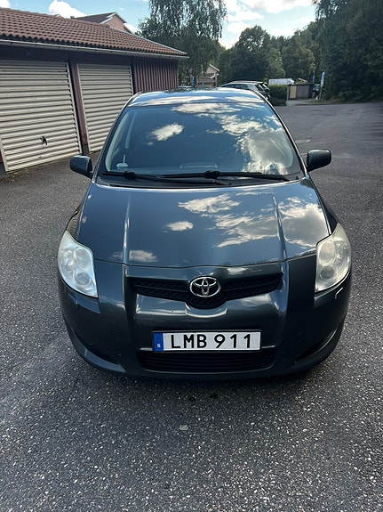 Toyota Auris 8 of 14
