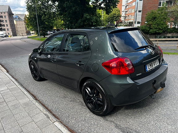 Toyota Auris 2 of 14