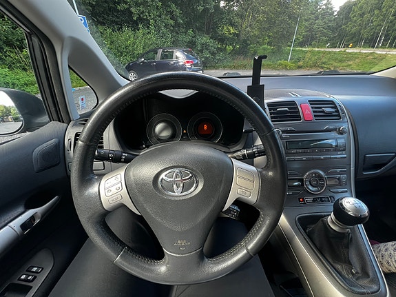 Toyota Auris 12 of 14