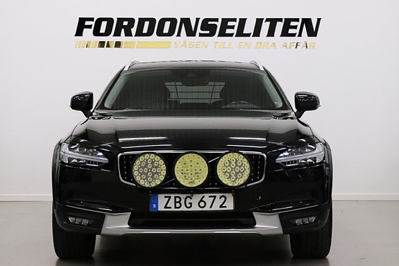 Volvo V90 Cross Country 2 of 30