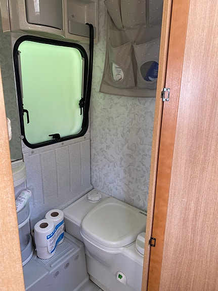 Adria 562 lu 7 of 12