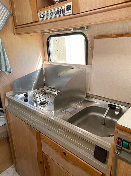 Adria 562 lu 8 of 12
