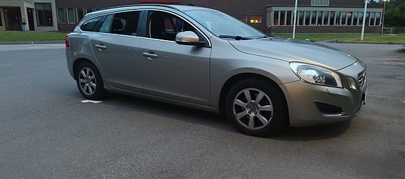 Volvo V60 3 of 12