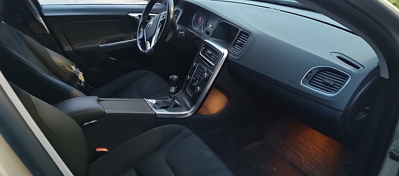 Volvo V60 4 of 12