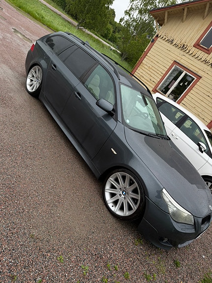 BMW 525d 2 of 7