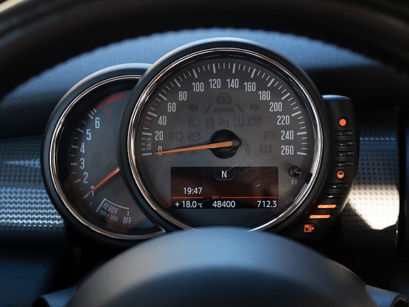 MINI Cooper 10 of 13