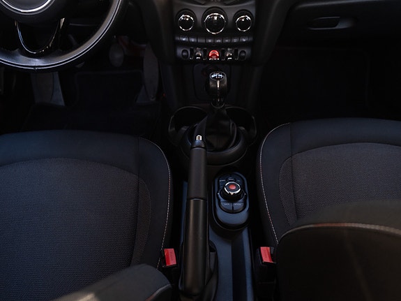 MINI Cooper 13 of 13