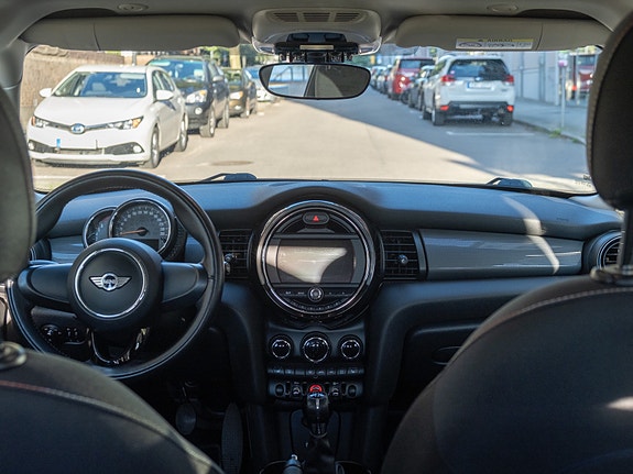 MINI Cooper 8 of 13