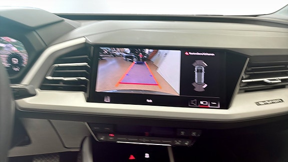 Audi Q4 e-tron 9 of 12