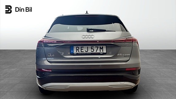 Audi Q4 e-tron 5 of 12