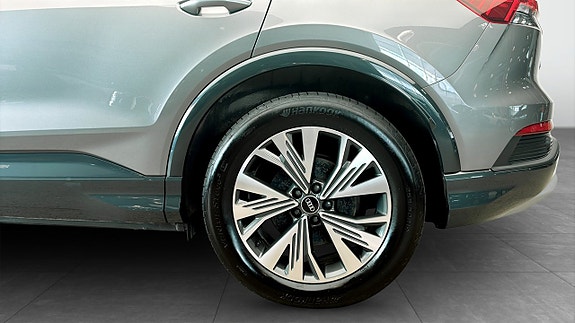 Audi Q4 e-tron 6 of 12