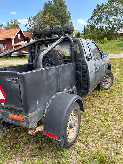Nissan Navara 2 of 10