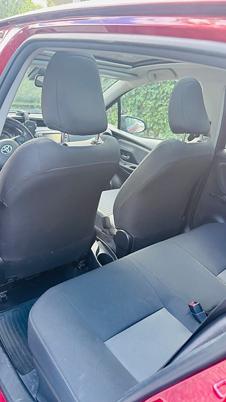 Toyota Yaris 9 of 14