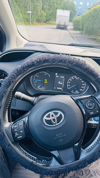 Toyota Yaris 12 of 14