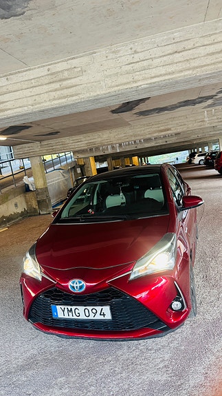 Toyota Yaris 2 of 14