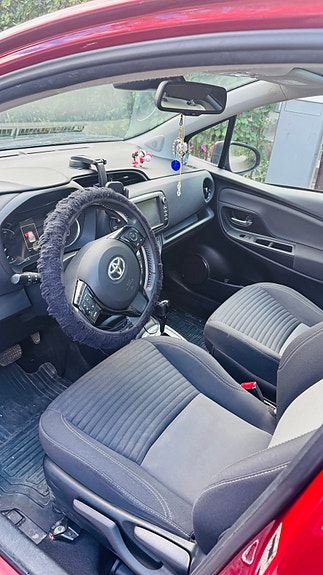 Toyota Yaris 7 of 14