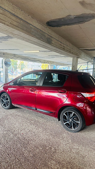Toyota Yaris 6 of 14